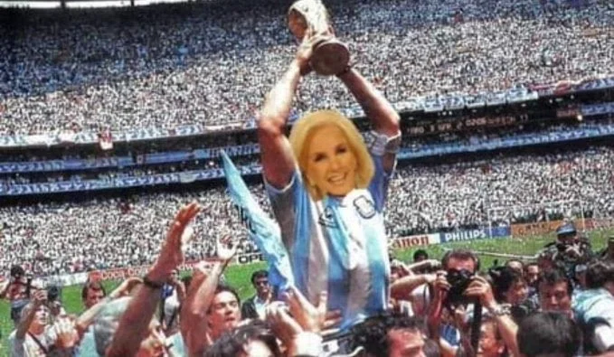 Mirtha Legrand con la copa del mundo meme